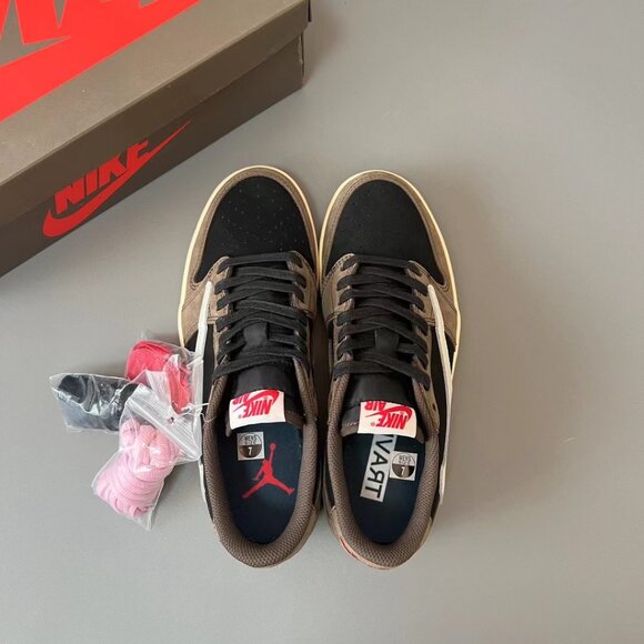Travis Scott x Air Jordan 1 Retro Low OG 'Reverse Mocha' - Picture 5 of 9